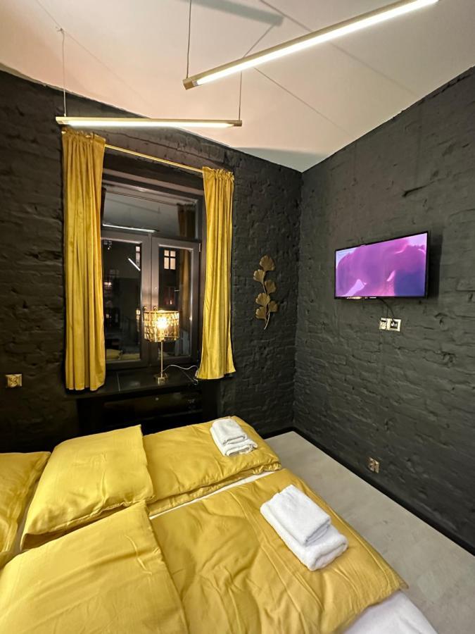 Darkhouse Versace Gold 우치 외부 사진